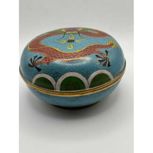 317 - A 19TH/20TH CENTURY CHINESE CLOISONNE DRAGON BOX, 12CM DIAMETER