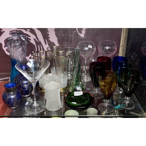 395 - SHELF OF VARIOUS COLOURED GLASSWARE INCL, DARLINGTON CRYSTAL MARTINI GLASS, GREEN GLASS ASH TRAY, TW... 