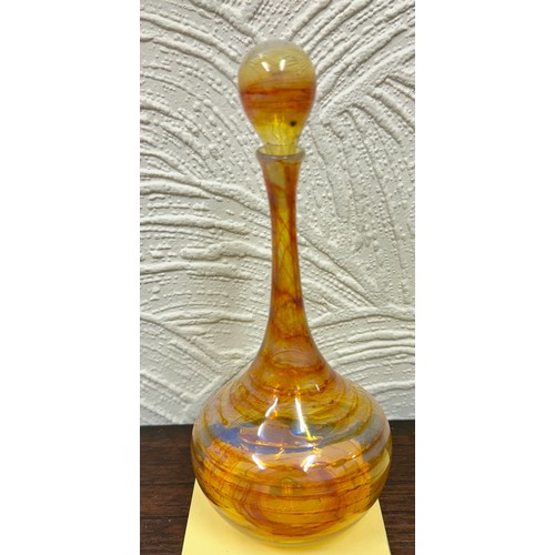 433 - GREEN GLASS HAND BLOWN VASE, AN AMBER GLASS BOTTLE VASE WITH STOPPER, A MURANO GLASS SCENT BOTTLE WI... 