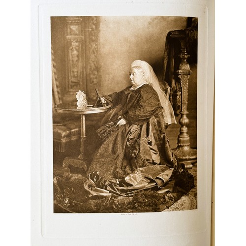 447 - THE LIFE of QUEEN VICTORIA . 