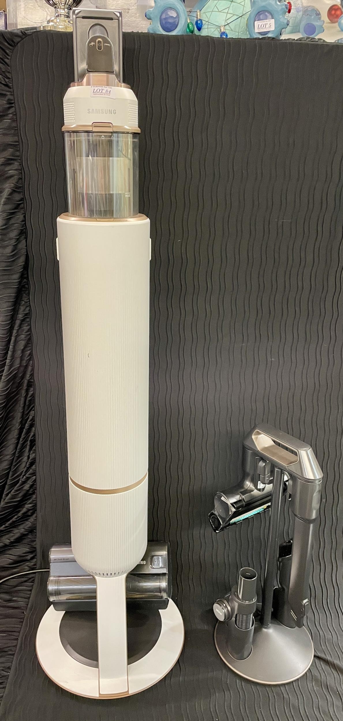 SAMSUNG BESPOKE JET STICK VACUUM CLEANER ON SELF EMPTYING CHARGING