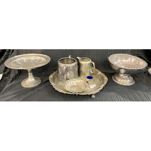 295 - A SMALL COLLECTION OF SILVER PLATED ITEMS INC. A VINERS ALPHA PLATE ROSE BOWL LION HEAD HANDLES, A P... 