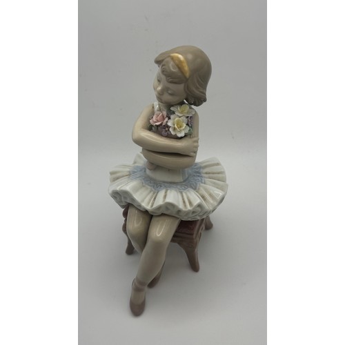 300 - FIRST PERFORMANCE 6763 LLADRO