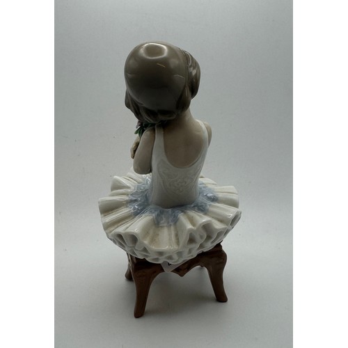 300 - FIRST PERFORMANCE 6763 LLADRO