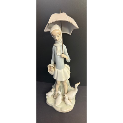 302 - GIRL WITH UMBRELLA 4510 LLADRO