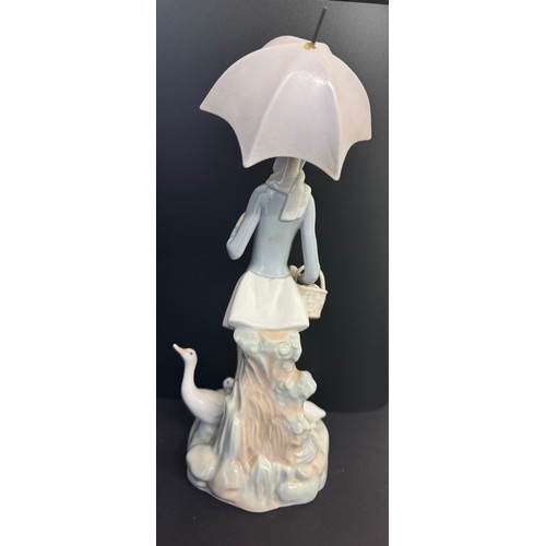 302 - GIRL WITH UMBRELLA 4510 LLADRO