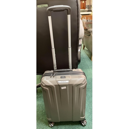 194 - SAMSONITE HARDSIDE CABIN SPINNER SUITCASE IN SILVER/GREY