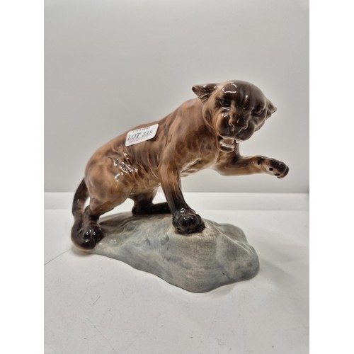 338 - BESWICK MOUNTAIN LION/PUMA - MARKED TO BASE 1823