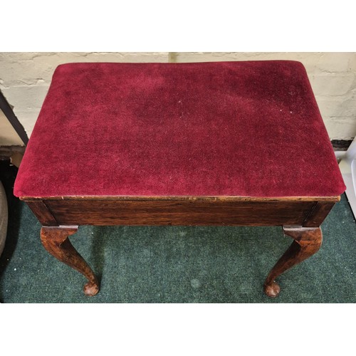 223 - A MAHOGANY QUEEN ANNE STYLE PIANO STOOL LIFT IN RED VELVET