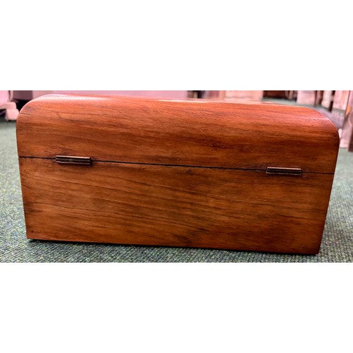 414 - AN ANTIQUE TUNBRIDGE WARE TREEN LADIES BOX - BLUE SILK INTERIOR WITH A LIFT OUT TRAY