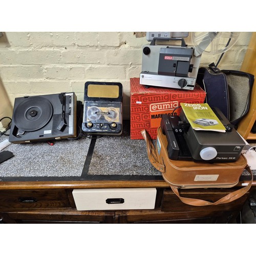 246 - QTY OF VINTAGE TECH. ITEMS INC. AN AERALITE TRAV-LER REEL TO REEL RECORDER, A UMIG MARK 502D SUPER 8... 