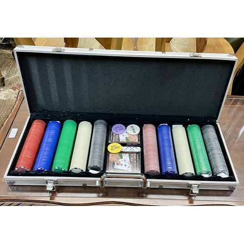 292 - AN ALUMINIUM CASED POKER CHIP, DICE AND CARD SET -COMPLETE