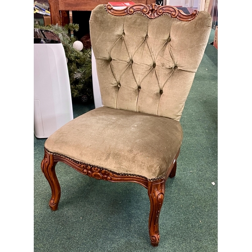 300 - A VICTORIAN WALNUT GREEN BUTTON BACK UPHOLSTERED GRANDMOTHER OR BEDROOM CHAIR