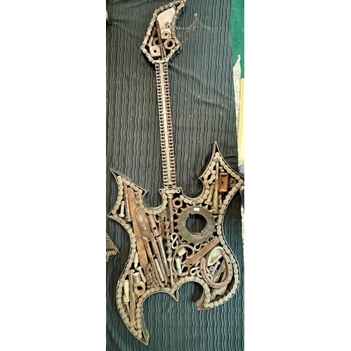 341 - STEAMPUNK GUITAR - A LITERALLY HEAVY METAL GUITAR MADE FROM NUTS BOLTS AND IRON SCRAPS SIGNED C . RO... 