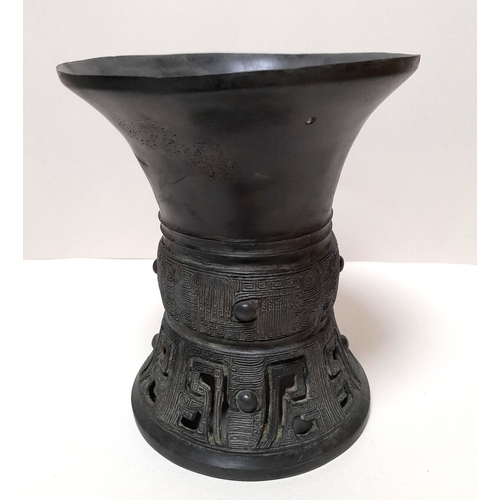 385 - AN ARCHAIC CHINESE BRONZE VASE, POSSIBLY EARLY, 12.7CM HIGH.