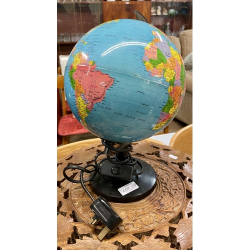 334 - AN OXFORD UNIVERSITY VINTAGE LIGHT UP GLOBE