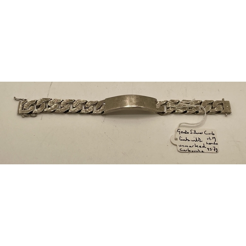 376 - A GENTS SILVER IDENTITY BRACELET -CURB LINK WITH UNMARKED CARTOUCHE H/M LONDON 1977 -APPROX 95.7GRAM... 