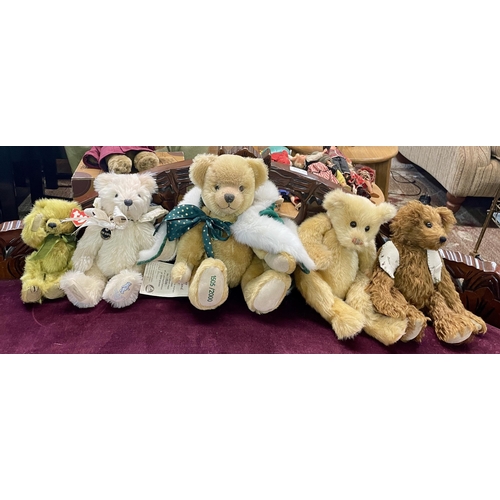 412 - A COLLECTION OF 5 VINTAGE TEDDY BEARS INC. TY FERN, DEANS 2000 LTD. ED. BETH, WINTER WONDERLAND MOHA... 