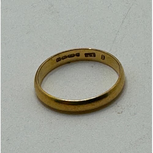 372 - A 22 CT YELLOW GOLD BAND - WT2.7GRAMS - H/M BIRMINGHAM SIZE L