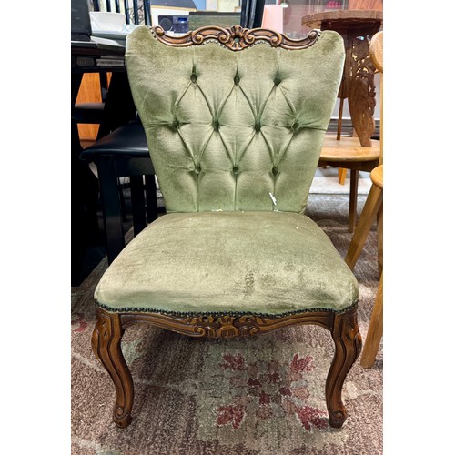 300 - A VICTORIAN WALNUT GREEN BUTTON BACK UPHOLSTERED GRANDMOTHER OR BEDROOM CHAIR