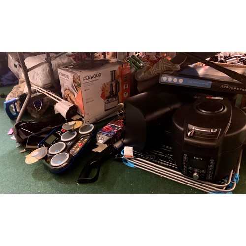 192 - LARGE QTY DGD REPAIRABLES INC. KENWOOD MULTI PRO, AIR FRYERS, BINS, BISSELL FLOOR CLEANER, HEATED TH... 