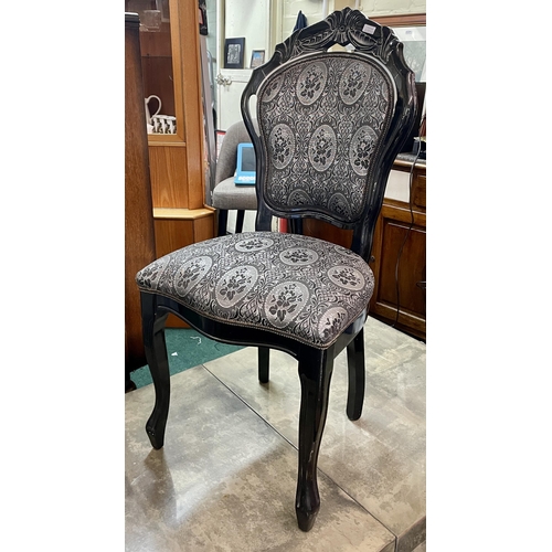 293 - A BLACK HIGH GLOSS AND BROCADE SILVER BEDROOM CHAIR