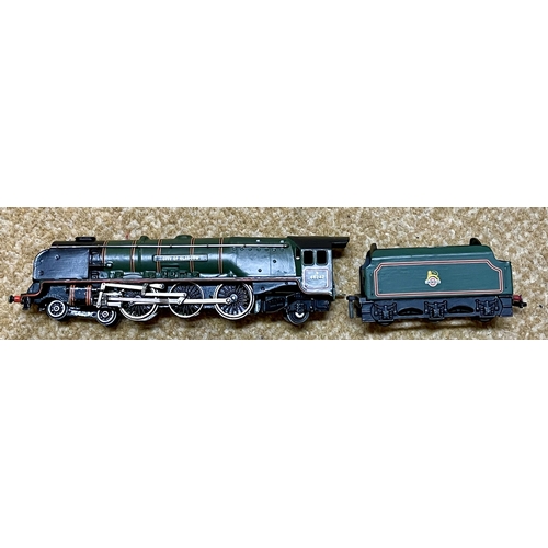 268 - HORNBY DUBLO CITY OF GLASGOW CORONATION CLASS 462 LOCOMOTIVE AND TENDER IN BR GREEN