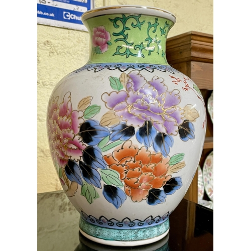 281 - A DECORATIVE ORIENTAL FLORAL VASE SHOWING CHRYSANTHEMUMS AND BIRD FIGURES, APPROX 30CM.H