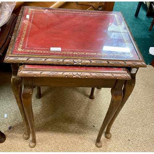 299 - A PAIR OF MAHOGANY AND RED LEATHER INLET TOP TABLES WITH GLASS INSET