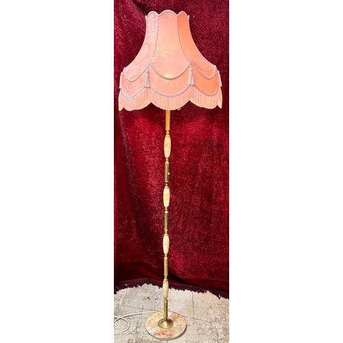 368 - AN ONYX AND BRASS STANDARD LAMP WITH A PINK FRILLED SHADE, A WHITE ENAMELLED WOODEN STANDARD LAMP WI... 