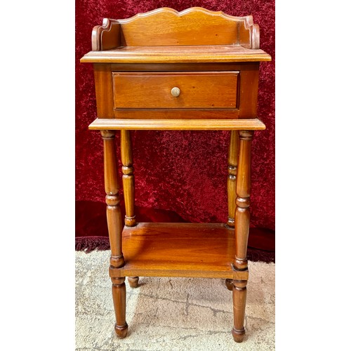 369 - A MAHOGANY NIGHT STAND GALLERIED TOP, SINGLE DRAWER WITH OPEN SHELF BENEATH