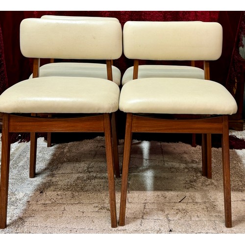 378 - A SET OF X4 MID CENTURY TEAK AND CREAM REXENE UPHOLSTERED DINING CHAIRS