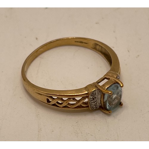 420 - 9CT YELLOW GOLD AND TOPAZ RING, SIZE U, 2.57G