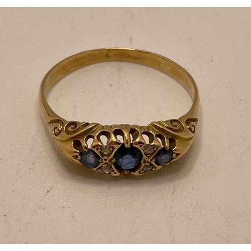 422 - 9CT YELLOW GOLD AND SAPPHIRE RING, 4.3G, SIZE W