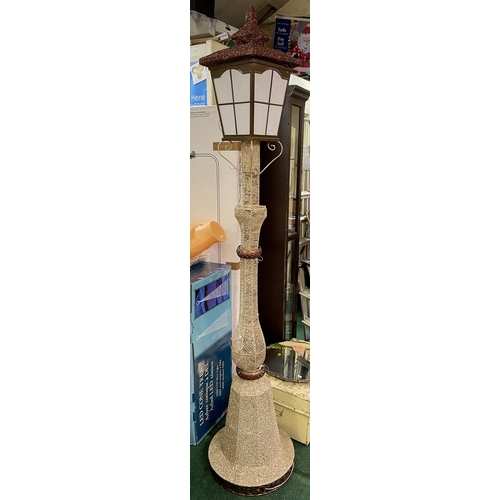 211 - 7FT DECORATIVE FESTIVE LAMP POST - NO POWER PACK