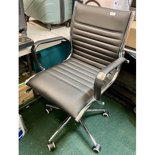 239 - BLACK/CHROME OFFICE CHAIR ON WHEELS - ADJUSTABLE HEIGHT