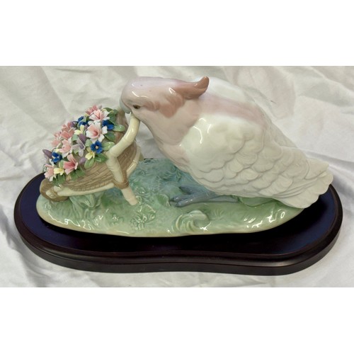 458 - LLADRO 6517 HOW SKILFUL WITH GENERIC LLADRO BOX
Designer: Virginia Gonzalez
Year Designed: 1998
Year... 