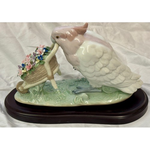 458 - LLADRO 6517 HOW SKILFUL WITH GENERIC LLADRO BOX
Designer: Virginia Gonzalez
Year Designed: 1998
Year... 