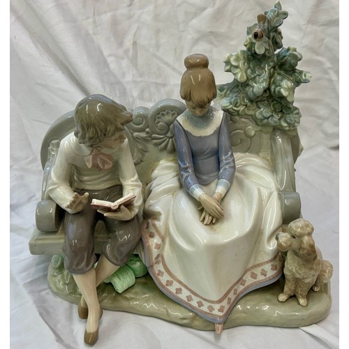 461 - LLADRO 5442 POETRY OF LOVE WITH GENERIC LLADRO BOX
Designer: Regino Torrijos
Year Designed: 1987
Yea... 