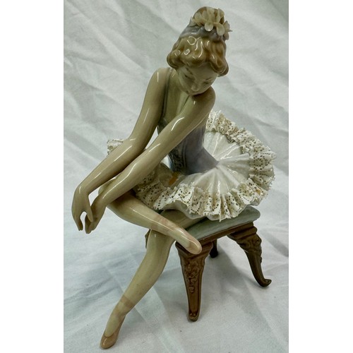 468 - LLADRO 5498 BALLET MIRANDO ZAPATILLAS - OPENING NIGHT -WITH ORIGINAL LLADRO BOX
Designer: Salvador D... 