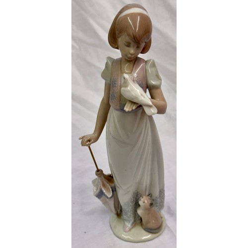 472 - LLADRO 07611 SUMMER STROLL WITH ORIGINAL LLADRO BOX - Designer:  Juan Huerta  Year Designed:  1991  ... 