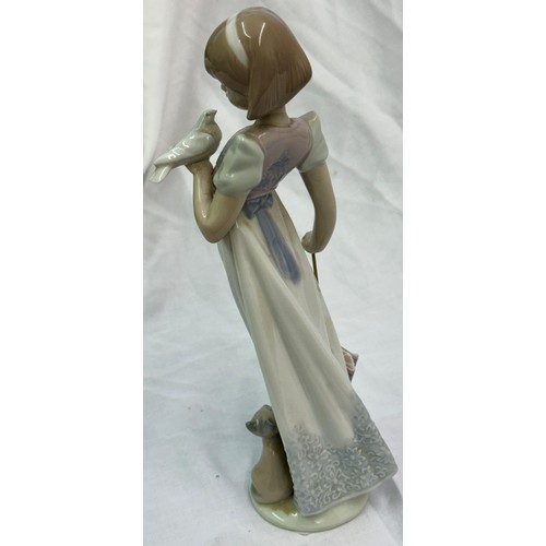 472 - LLADRO 07611 SUMMER STROLL WITH ORIGINAL LLADRO BOX - Designer:  Juan Huerta  Year Designed:  1991  ... 