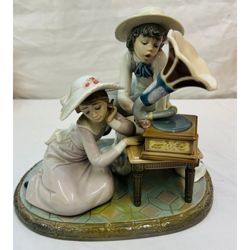 475 - LLADRO 5430 - MUSIC TIME Production years: 1987 - 1989. Designer: Regino Torrijos