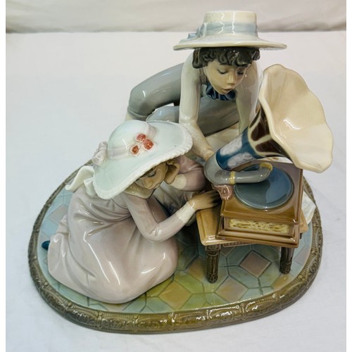 475 - LLADRO 5430 - MUSIC TIME Production years: 1987 - 1989. Designer: Regino Torrijos