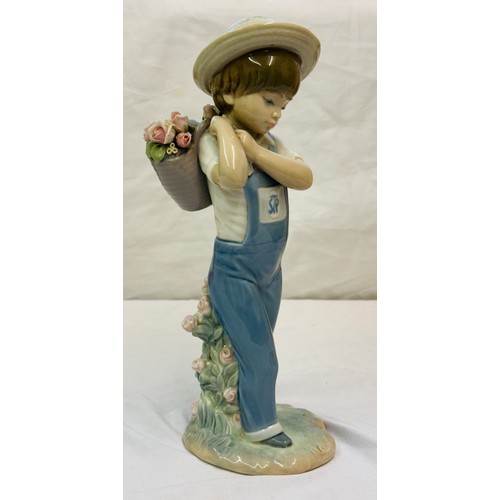 476 - LLADRO 1286 FLOWERS ON THE BACK - Designer:  Francisco Catala Year Designed:  1974 Year Retired:  19... 