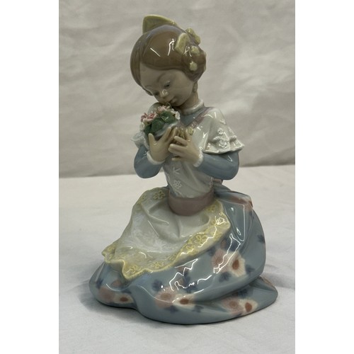 477 - LLADRO 5868 LOVING VALENCIAN Issue year 1992, retirement year 1995. Sculptor: Salvador Debon