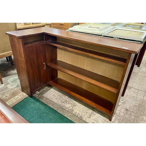 322 - AN UNUSUAL OAK CORNER BOOK CASE - OPNE SHELVES WITH CUPBOARD TO THE LEFT HANDSIDE -MADE FOR AN ALCOV... 