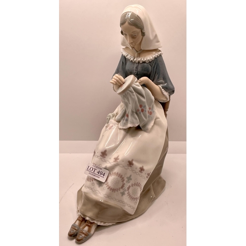 494 - LLADRO 4865 THE EMBROIDERESS