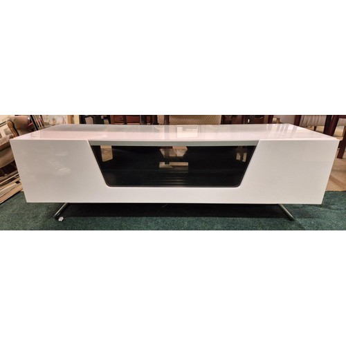 383 - A MODERN HIGH GLOSS WHITE CHROME AND GLASS MEDIA STAND - APPROX 120CM.W X 43CM.D X 28CM.H