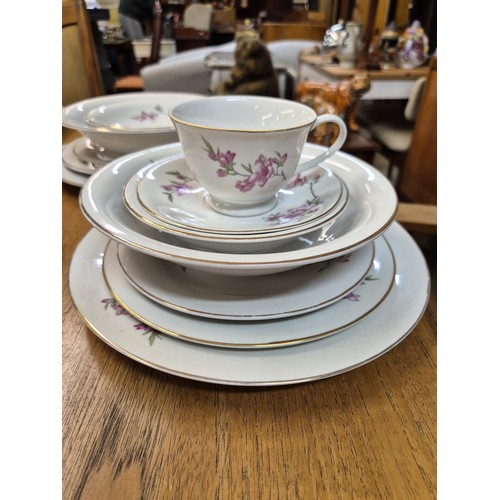 399 - A CHINESE FLORAL DINNER SERVICE - 7 PLACE SETTINGS, APPROX 50 PIECES - PINK FLORAL DESIGN WITH SILVE... 